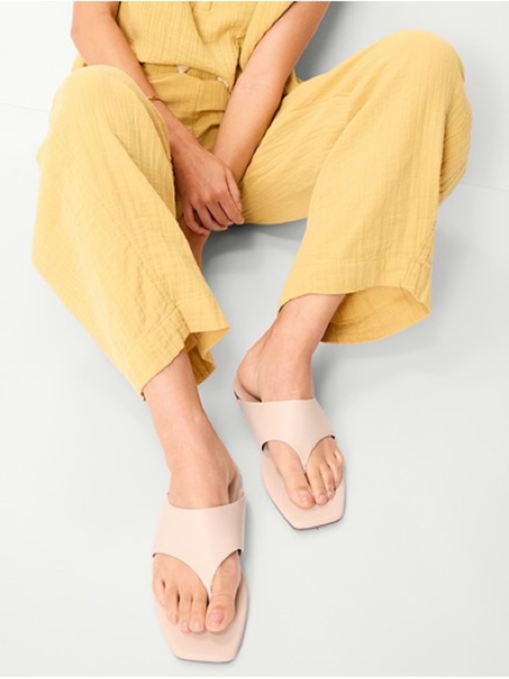 NWT Old Navy Faux-Leather Wide Thong Sandal for Women size 8 in bone